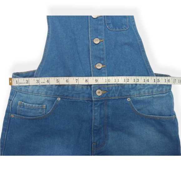 Forever 21 Overill Short - Picture 4 of 6